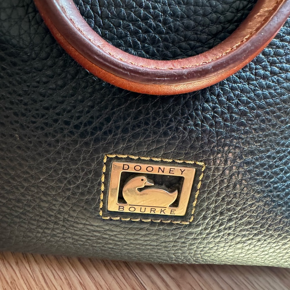 Dooney&Bourke Black Pebbled Leather crossbody bag with Brown Trim/Gold Hardware - Picture 2 of 8